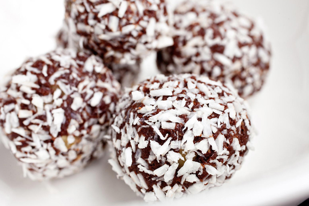 Chocolate Peanut Butter Protein Energy Balls